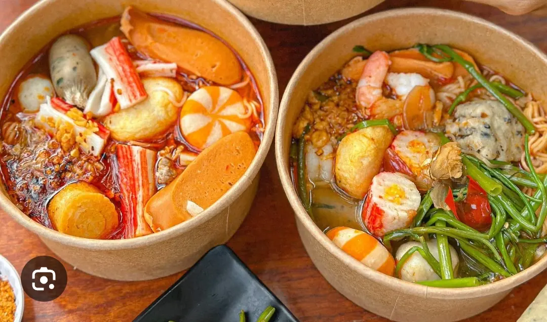 Hình ảnh Lẩu ly cá viên, xúc xích