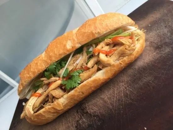 Hình ảnh Bánh Mì Gà Xé