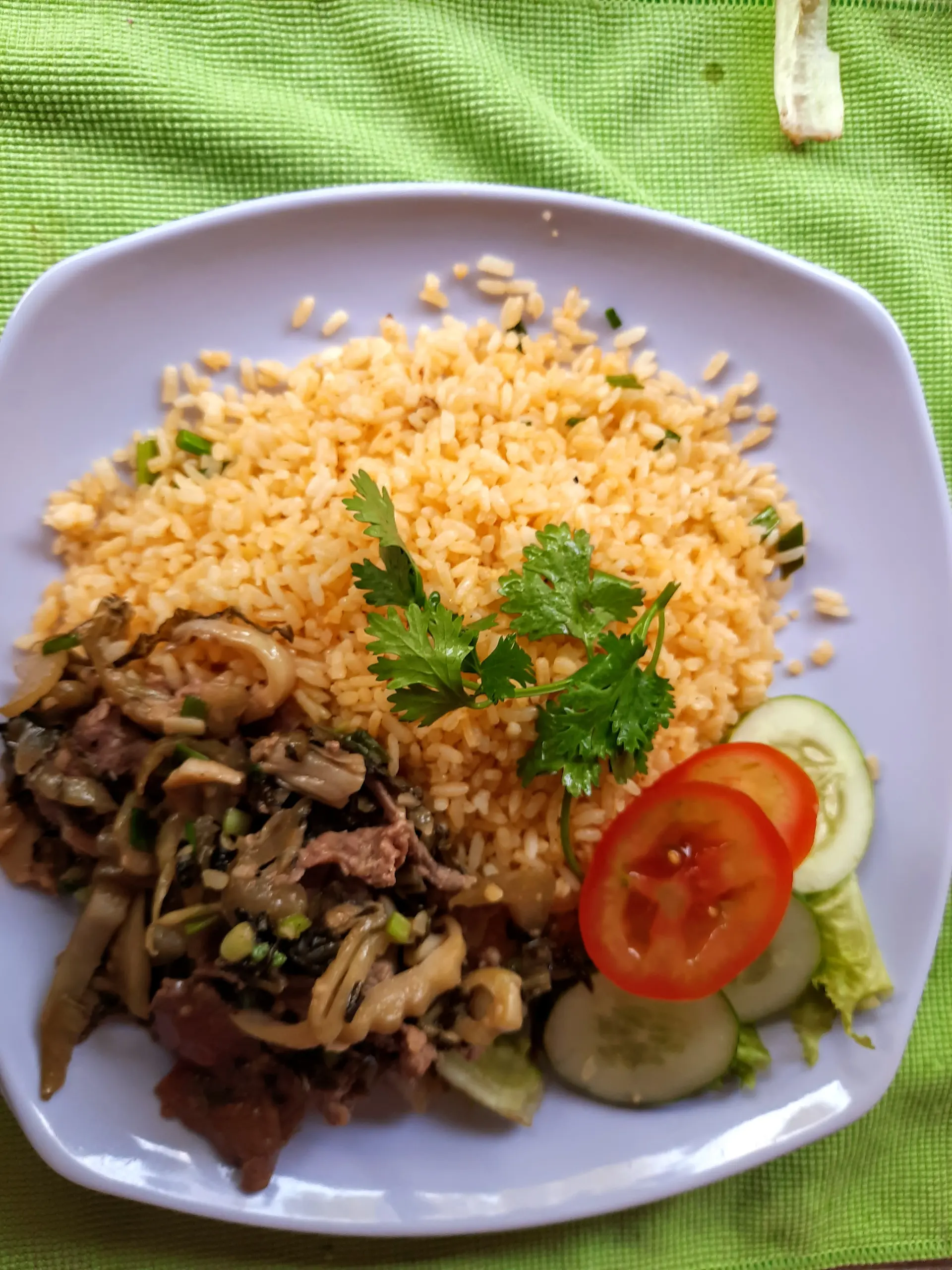 Hình ảnh Cơm bò xào cải chua