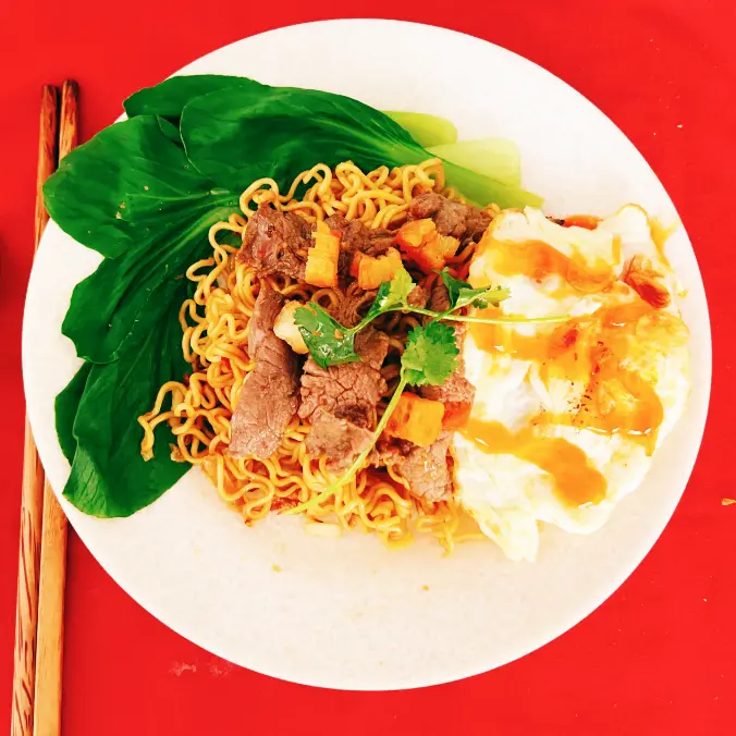 Hình ảnh Mì Trộn Indomie Bò Xào + Trứng Opla