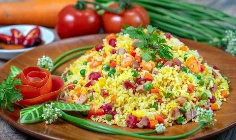 Hình ảnh Cơm Dương Châu + Súp + Coca