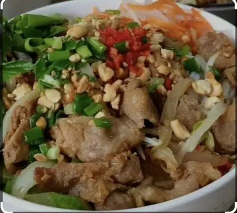 Hình ảnh bún thịt xào bât bai