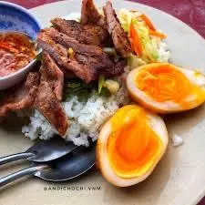 Hình ảnh cơm sườn trứng kho