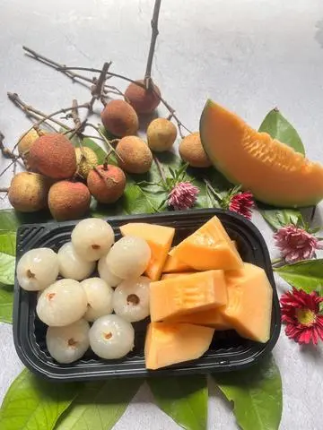 Hình ảnh Vải Thiều + Dưa Lưới Cắt Sẵn - Hộp 500g