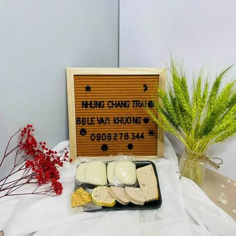 Hình ảnh Bánh Dày Chả Lụa