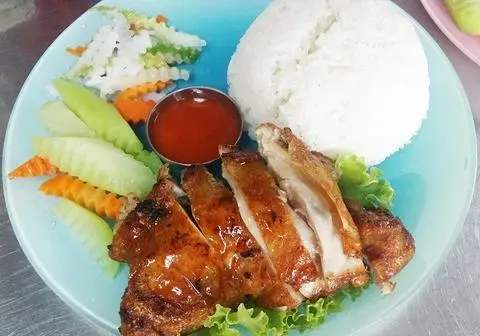 Hình ảnh Cơm Gà Mật Ong Nướng Lu