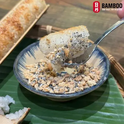 Hình ảnh Cơm lam chấm muối mè