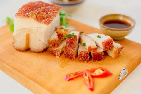 Hình ảnh Thịt ba rọi quay - 1 kg (Tặng kèm sốt + rau)