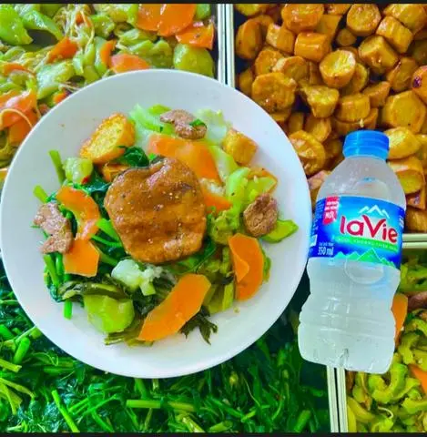 Hình ảnh cơm cá lóc+nước khoáng 