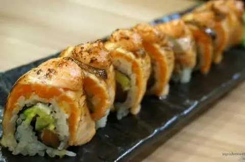 Hình ảnh Aburi salmon roll
