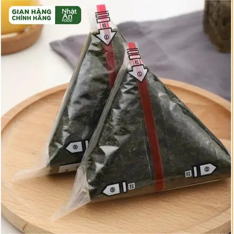 Hình ảnh Cơm nắm rong biển mè rang chà bông xúc xích