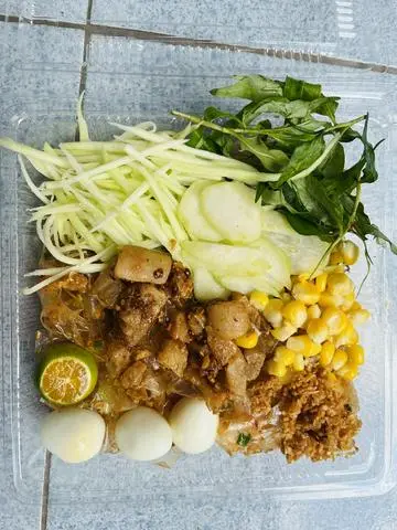 Hình ảnh Bánh Tráng Trộn Mỡ Hành Tóp Mỡ