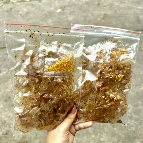Hình ảnh Bánh Sợi Tỏi Muối Đen Cay