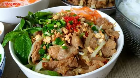 Hình ảnh Bún Thịt Xào Củ Hành