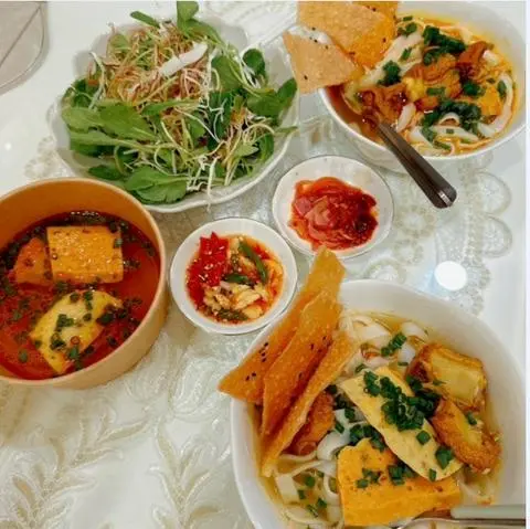 Hình ảnh Mì Quảng Gà + Sườn