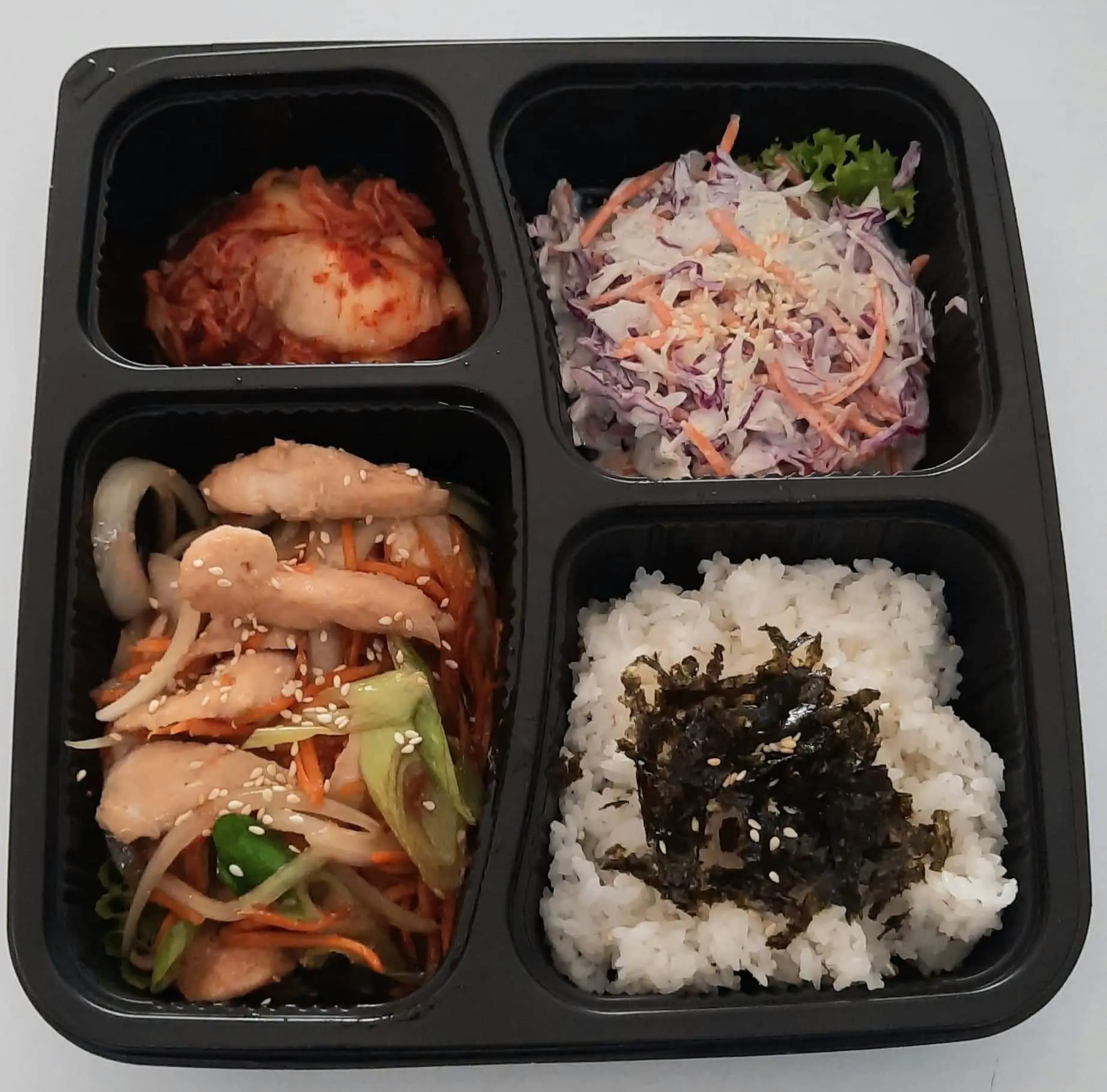 Hình ảnh Cơm Bento Gà Xào Rau Củ 