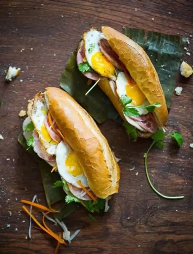Hình ảnh Bánh Mì ỐP La sốt Ngũ Vị