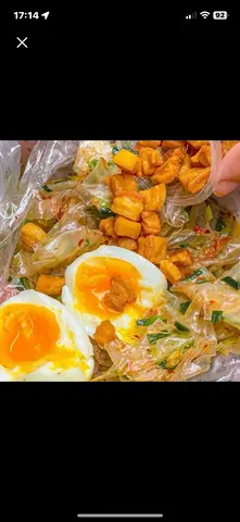Hình ảnh Bánh Tráng Mỡ Hành + Tóp Mỡ + 2 Trứng Cút Lòng Đào