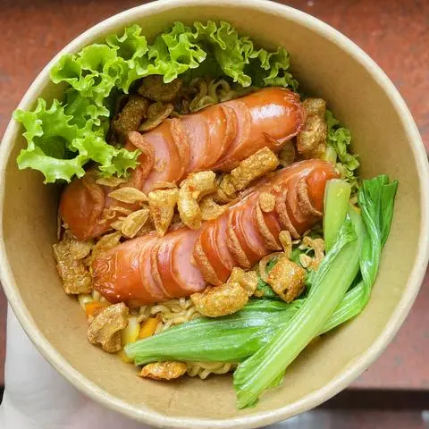 Hình ảnh MÌ TRỘN INDOMIE + XÚC XÍCH