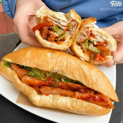 Hình ảnh bánh mì Chả cá + Trứng