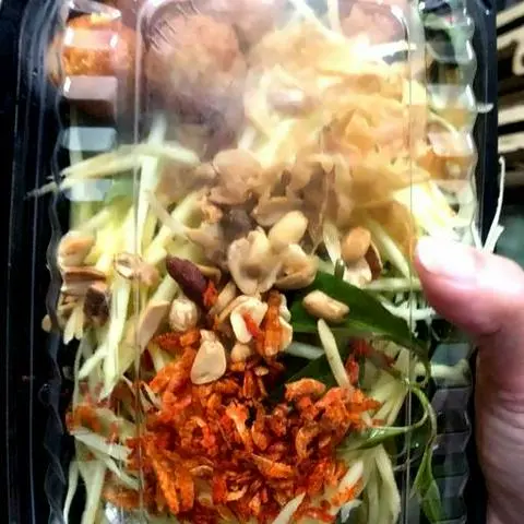 Hình ảnh Gỏi Xoài Trứng Cút Chiên