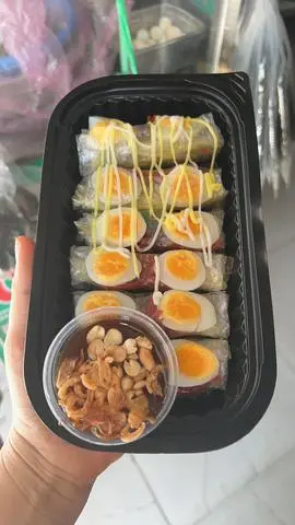 Hình ảnh bánh cuộn khô bò đỏ,trứng lòng đào(sốt me)