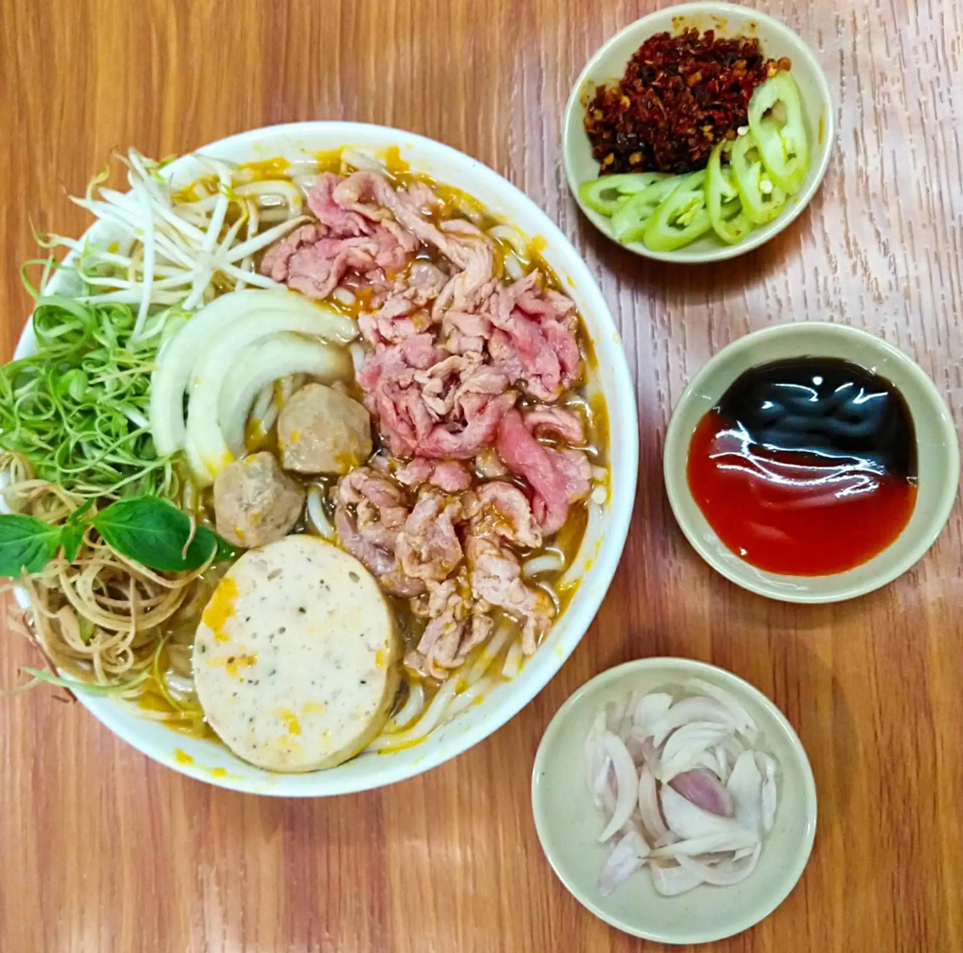 Hình ảnh Bún Bò Tái Chả