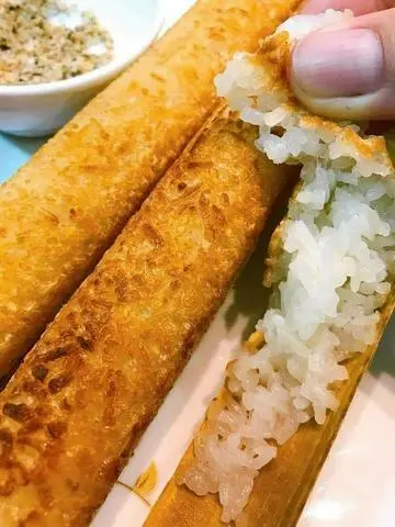 Hình ảnh Cơm lam dẻo thơm,nóng hỏi,,chấm muối đậu..
