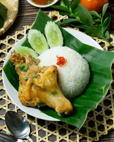 Hình ảnh Cơm Gà Cánh Bướm Quay Sốt Jaew - Size Lớn