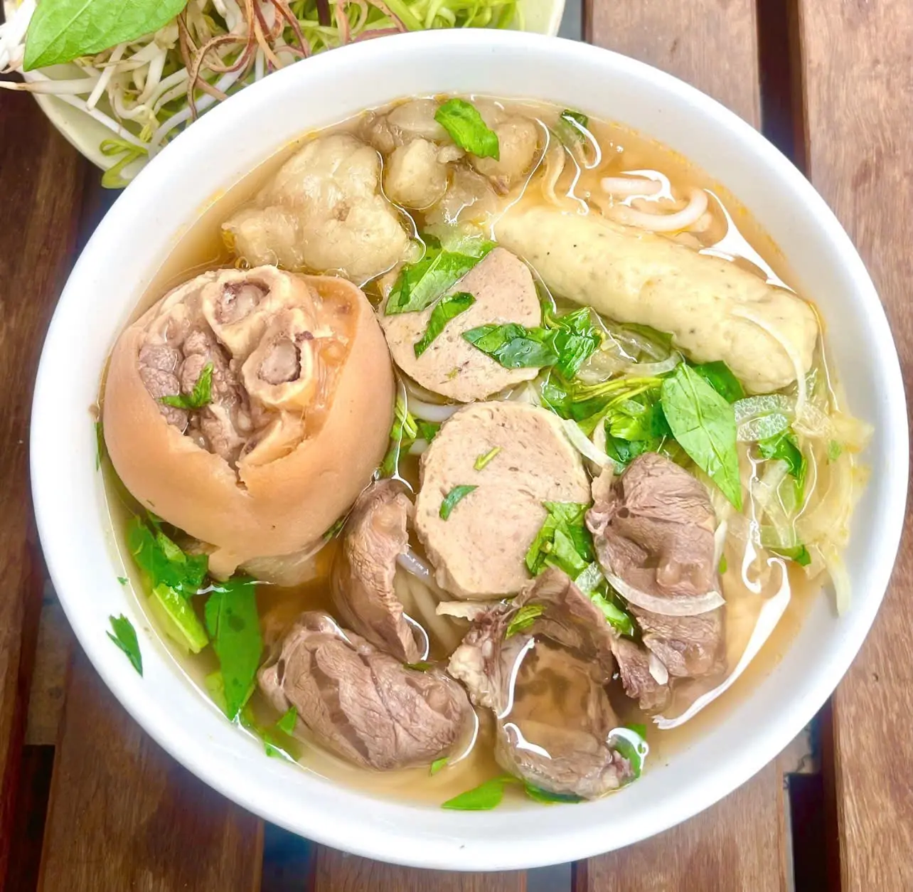 Hình ảnh Bún Bò Giò Gân + Topping Tự Chọn