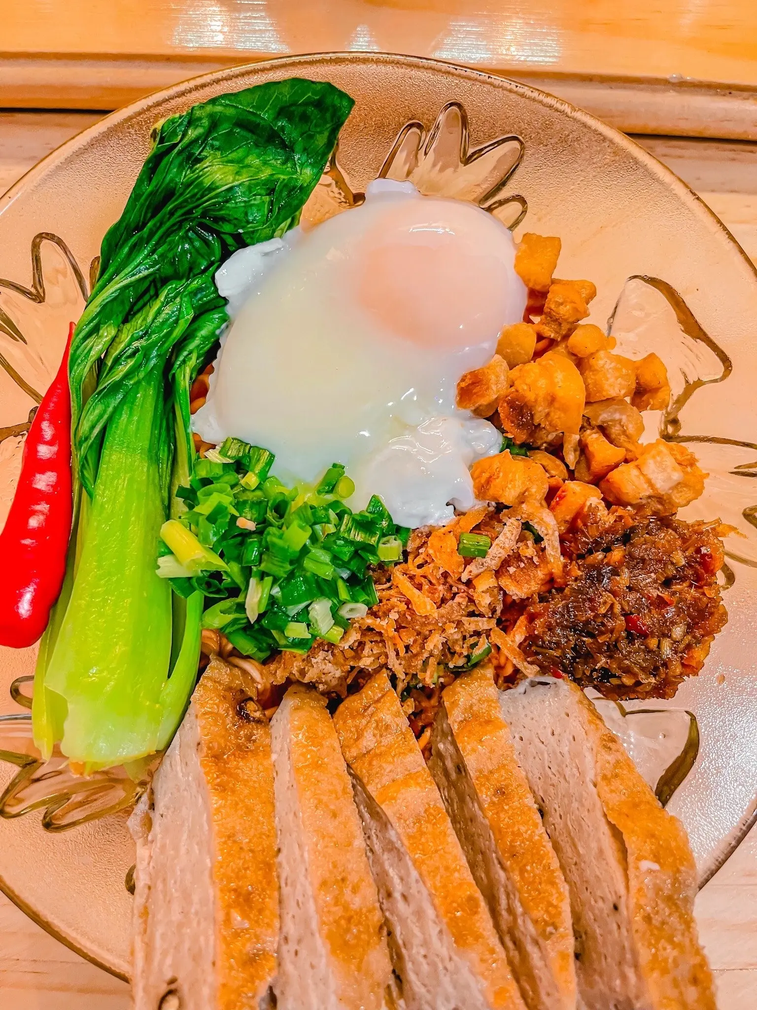 Hình ảnh MÌ TRỘN TRỨNG LÒNG ĐÀO + CHẢ CÁ