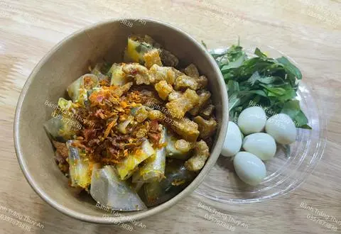 Hình ảnh Bánh tráng cuốn tốp mỡ trộn mix khô bò vụn tỏi 