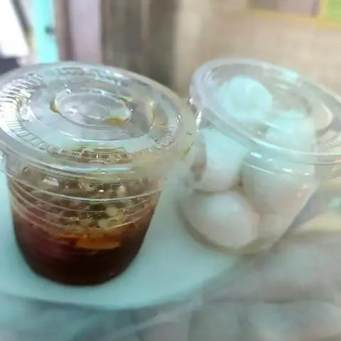 Hình ảnh Bánh tráng chấm mắm me trứng cút lòng đào
