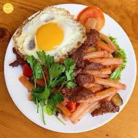 Hình ảnh Nui Xào Ngon Bất Bại  ( Trứng Rán, Xúc Xích, Thịt..v.v..)