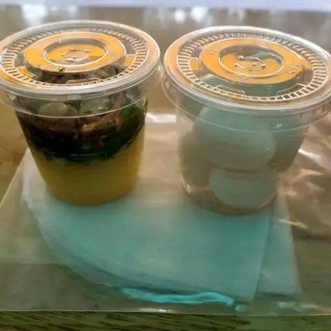 Hình ảnh Bánh tráng chấm sốt bơ dầm trứng muối