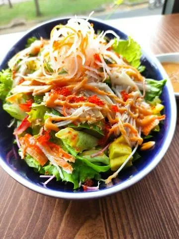 Hình ảnh salad thanh cua và bơ