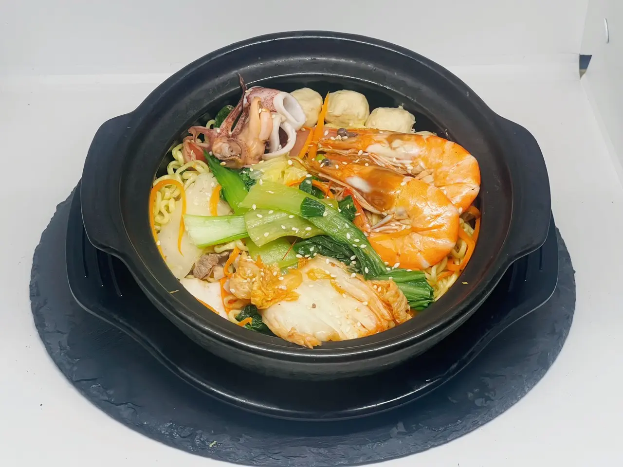 Hình ảnh mì trộn hải sản 