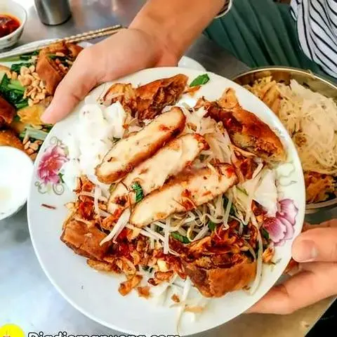 Hình ảnh Bánh ướt chay ... Chả Quế ...Nem chua Và Chả Giò 