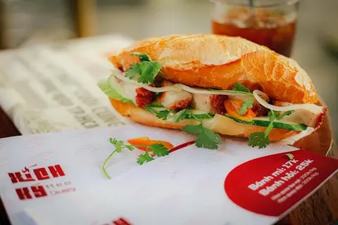 Hình ảnh Bánh mì heo quay Promax