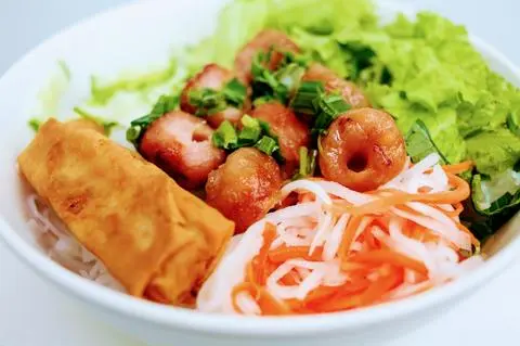 Hình ảnh Bún nem hồ lô nướng - chả giò