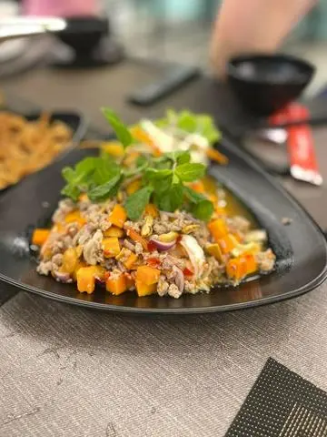 Hình ảnh Gỏi thịt bằm hạt điều