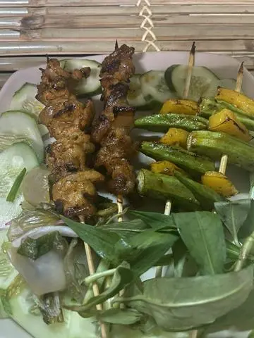 Hình ảnh Combo 2 thịt xiên - 1 cơm lam
