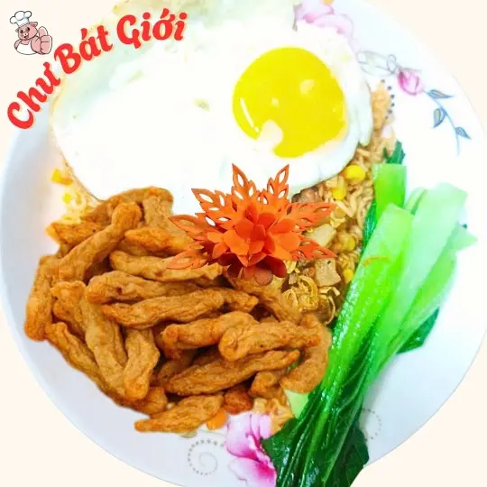 Hình ảnh Mì trộn chả cá sợi - trứng