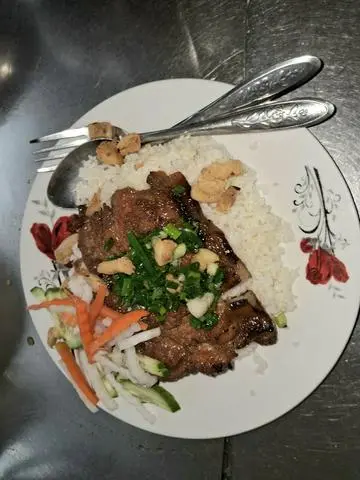 Hình ảnh Cơm tấm sườn trứng kho ốp la