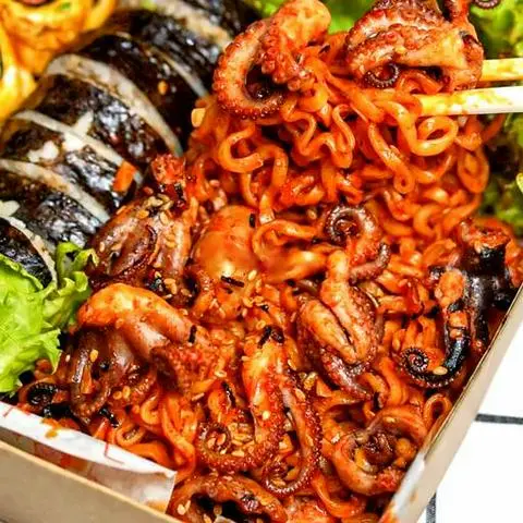 Hình ảnh Mì cay mực