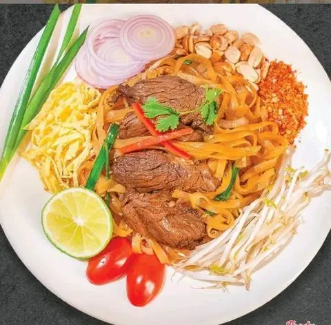 Hình ảnh Pad Thái thịt heo nướng