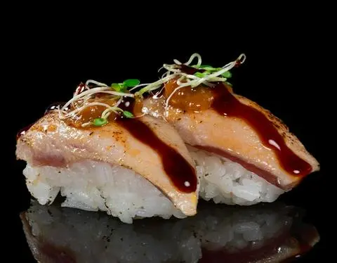 Hình ảnh Aburi salmon nigiri