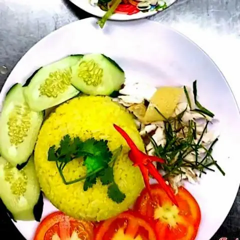 Hình ảnh Cơm gà xé phay - gỏi