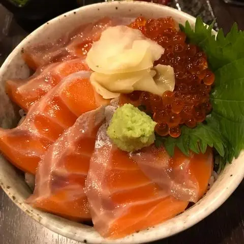 Hình ảnh Cơm trứng cá hồi - Salmon ikura don