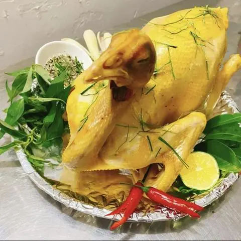Hình ảnh Gà Hấp Muối Lá Chanh Nguyên Con